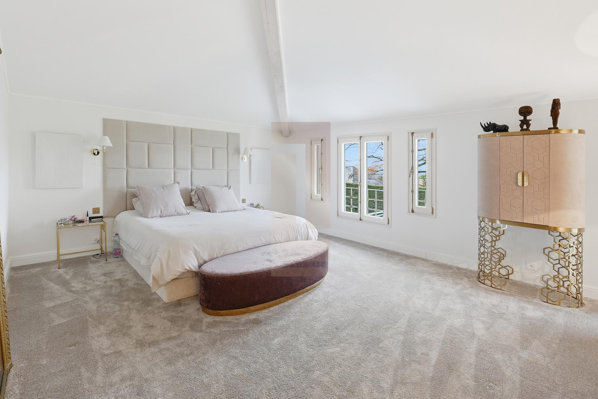 Exclusivité: Magnifique villa classique proche du golf 